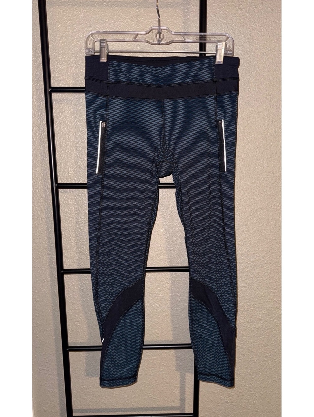 Lululemon Inspire Tight II 25” Leggings Size 8 Blue Black Zip Pockets